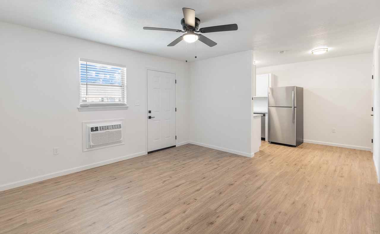 1815 Clements Ave #D201 - Photo 3 of 9