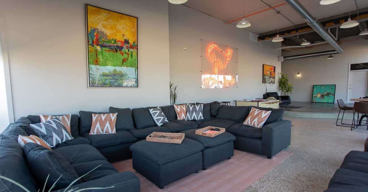324 E 6th St #215 - Photo 2 of 3