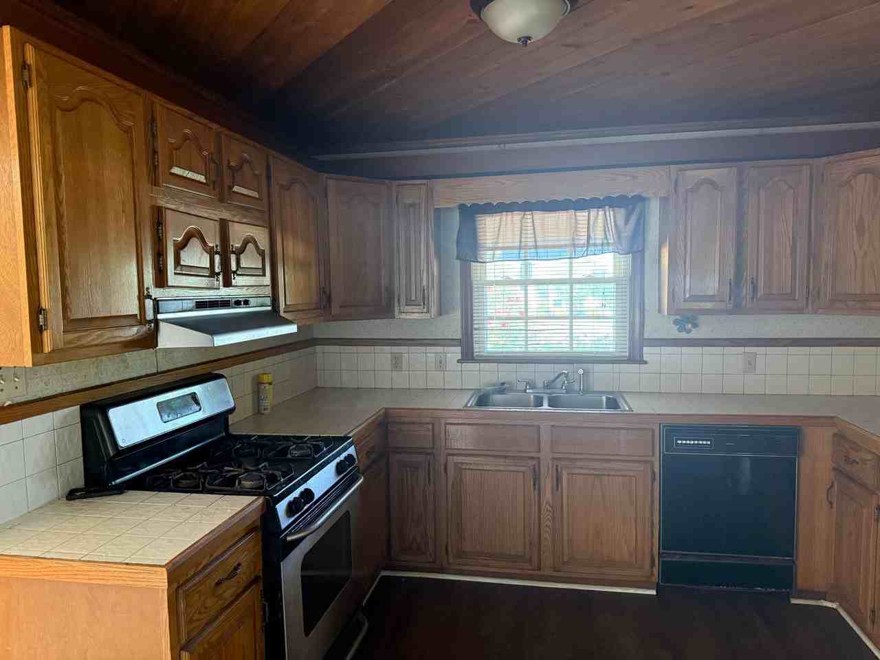 6111 W Friendly Ave - Photo 3 of 5
