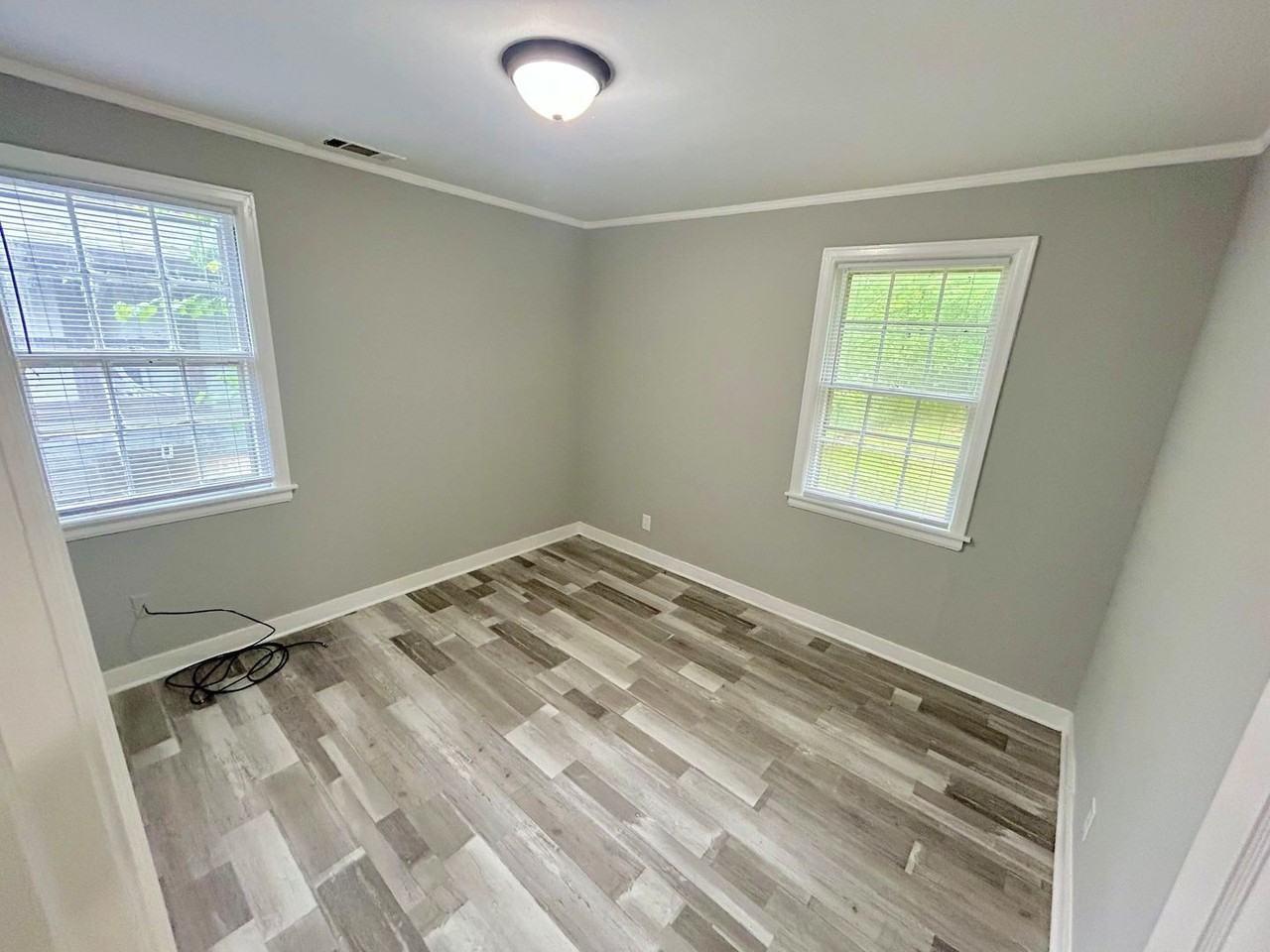 3585 Mayfair Ave - Photo 5 of 12