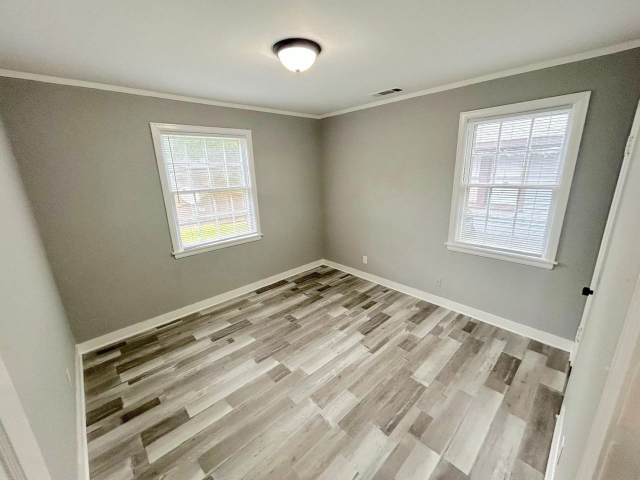 3585 Mayfair Ave - Photo 6 of 12