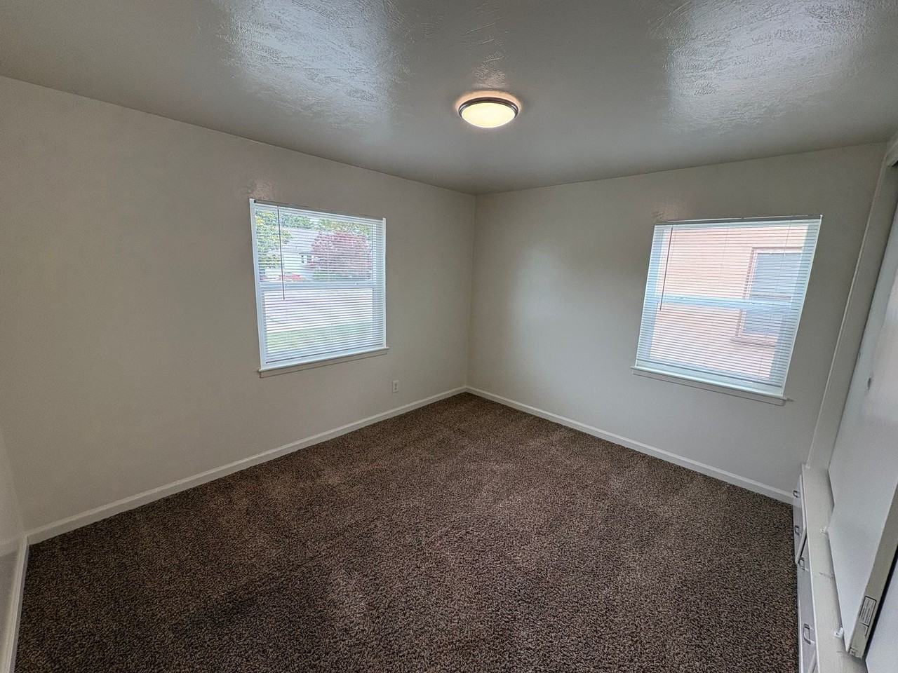 315 W Kaweah Ave - Photo 2 of 24