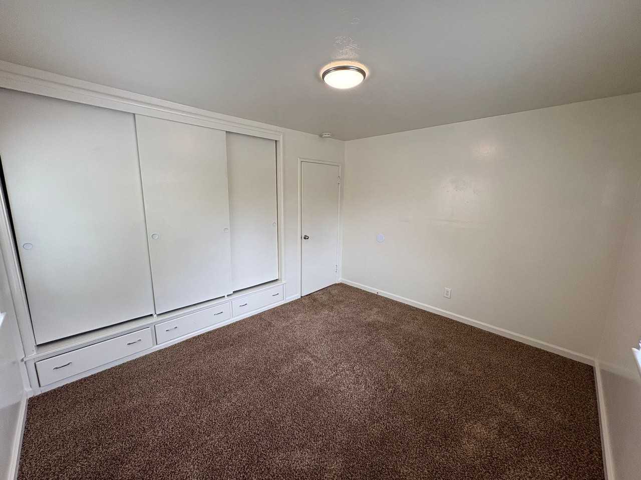 315 W Kaweah Ave - Photo 3 of 24