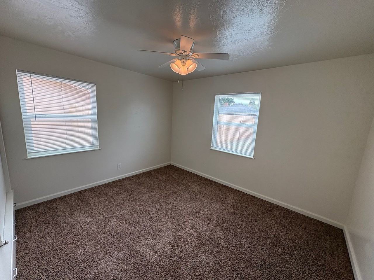 315 W Kaweah Ave - Photo 6 of 24