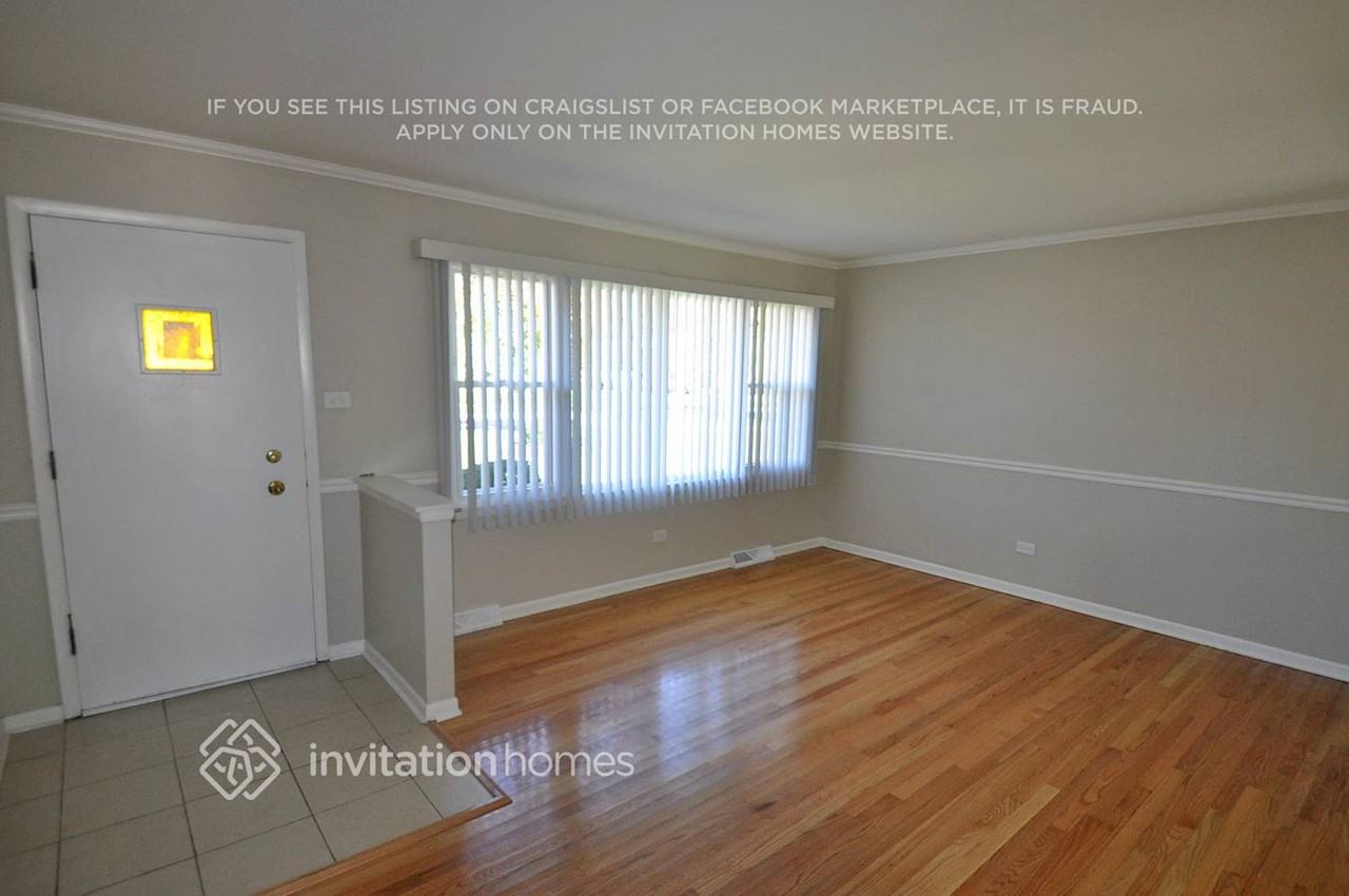 7653 W 105th St - Photo 2 of 13