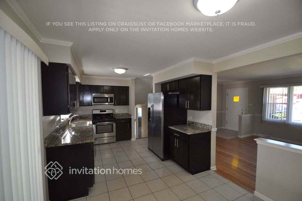 7653 W 105th St - Photo 3 of 13