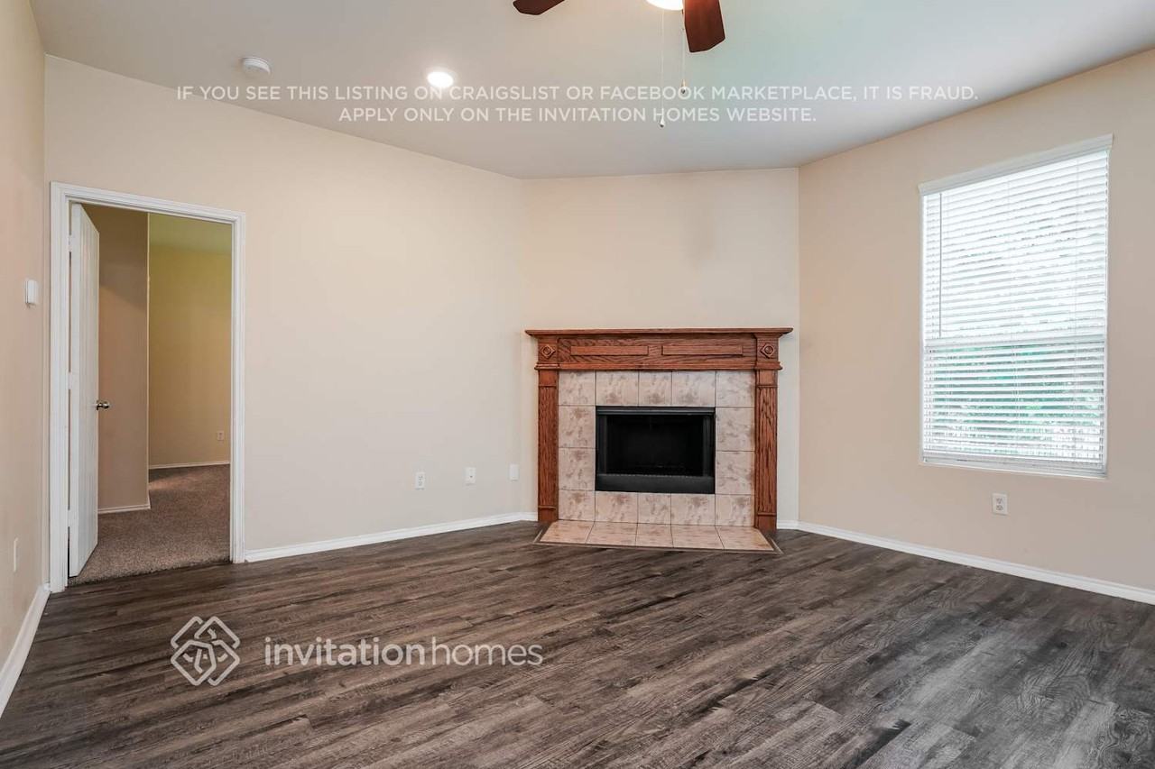 11748 Netleaf Ln - Photo 4 of 18