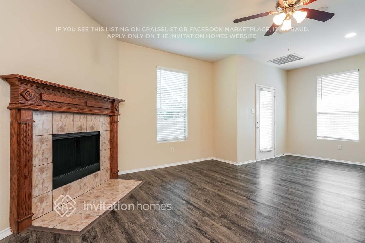 11748 Netleaf Ln - Photo 5 of 18