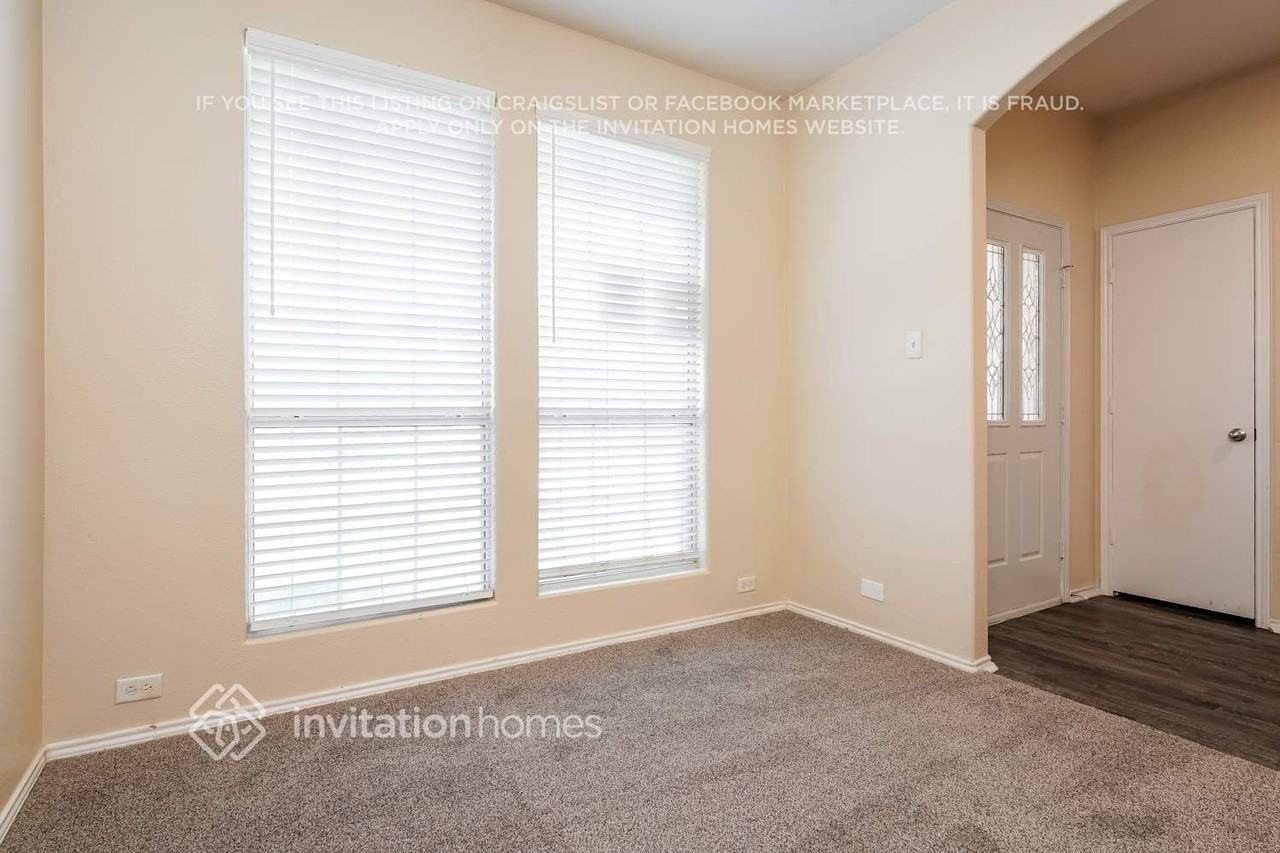 11748 Netleaf Ln - Photo 7 of 18