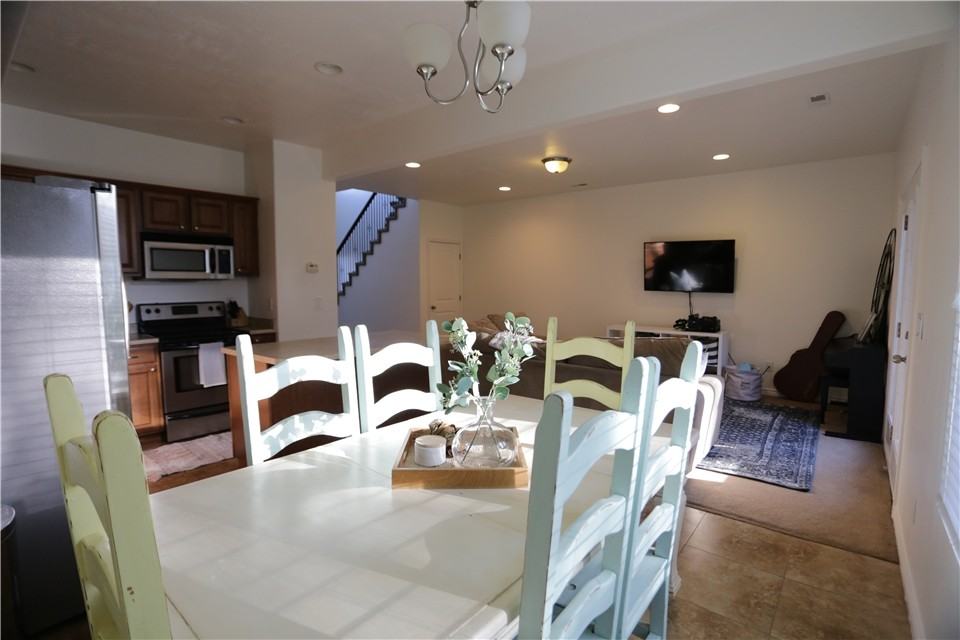 2767 Sw - Photo 4 of 11