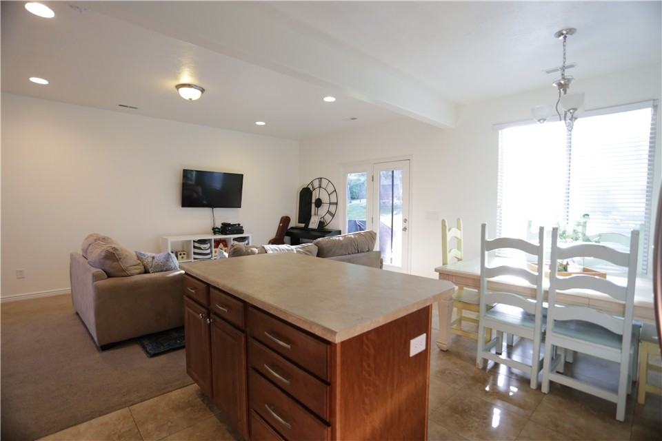 2767 Sw - Photo 5 of 11