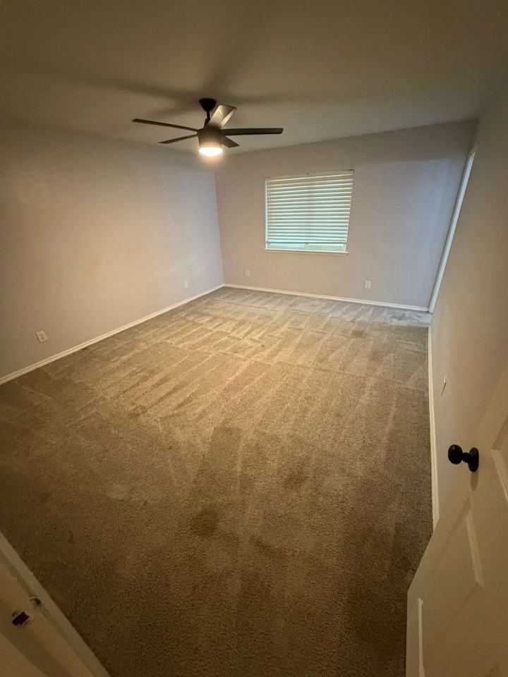 10023 Deer Hollow Dr - Photo 3 of 12