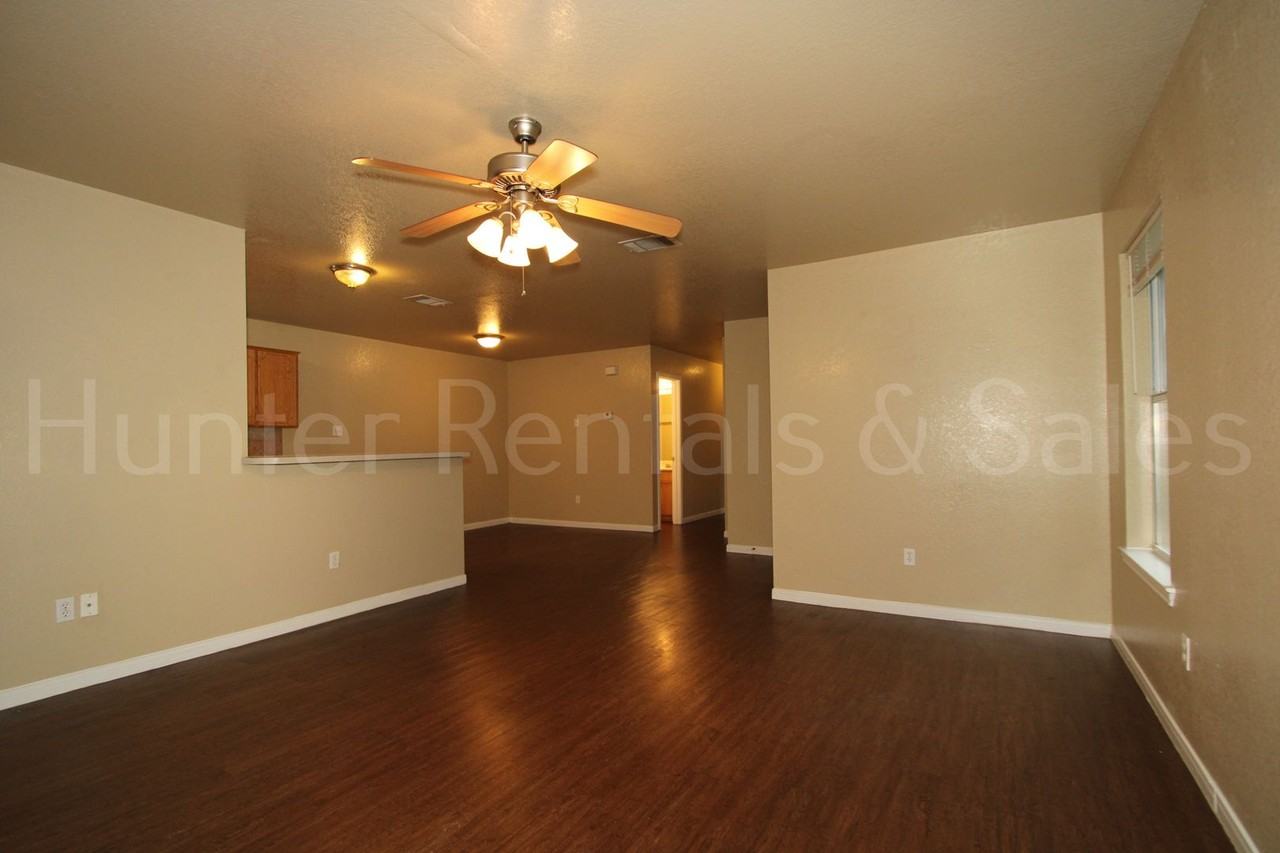 930B Ramblewood St - Photo 4 of 22