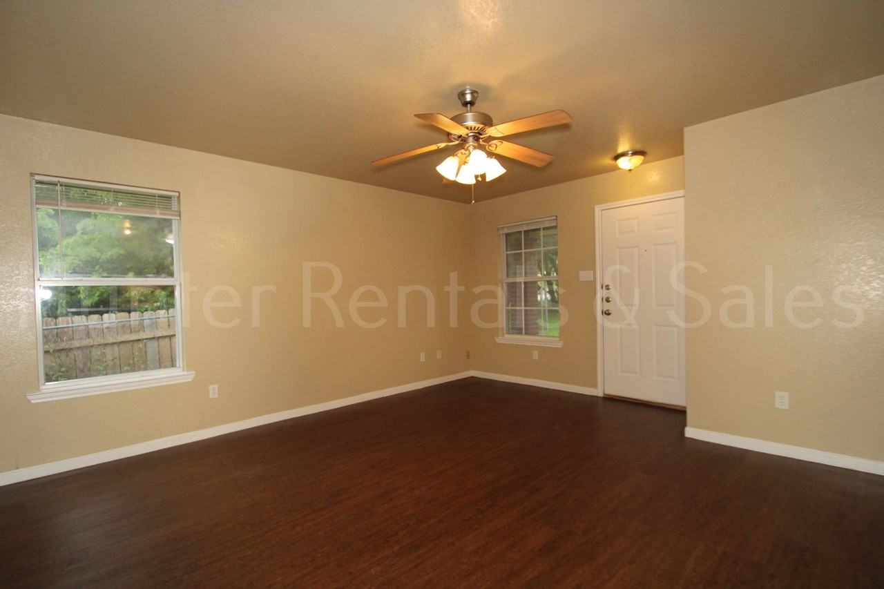 930B Ramblewood St - Photo 5 of 22