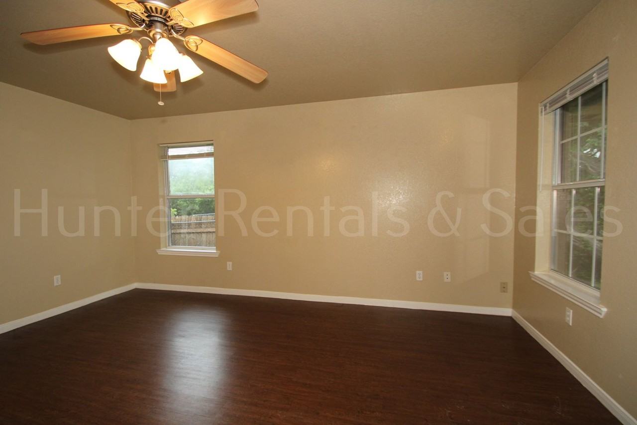 930B Ramblewood St - Photo 6 of 22