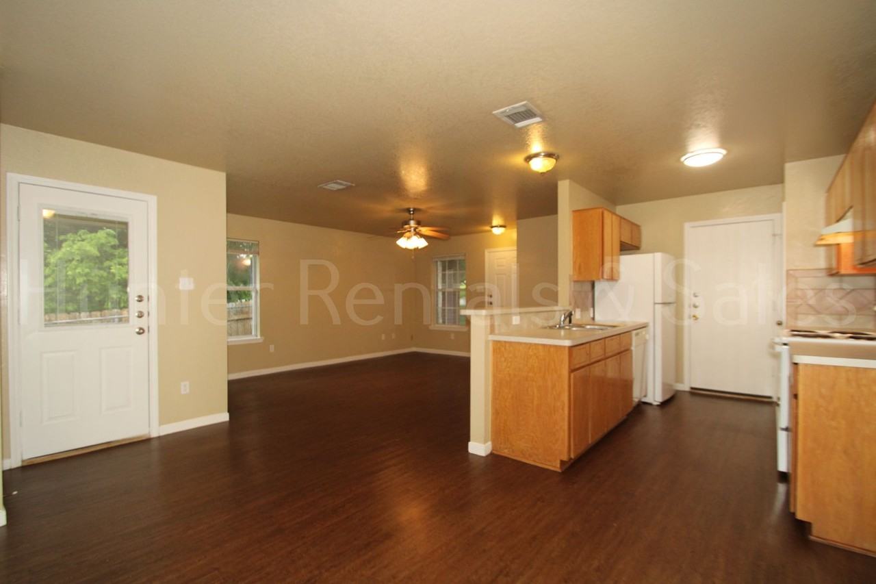 930B Ramblewood St - Photo 7 of 22