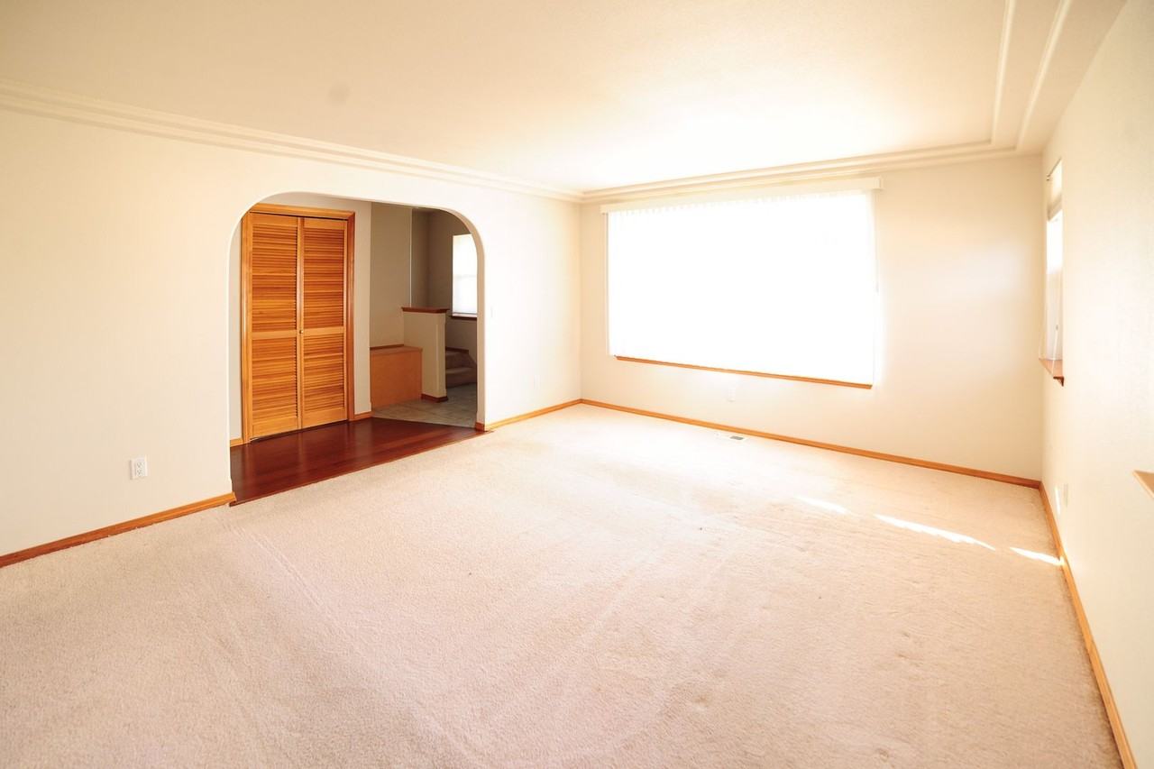 1572 Cimarron Ave - Photo 2 of 9