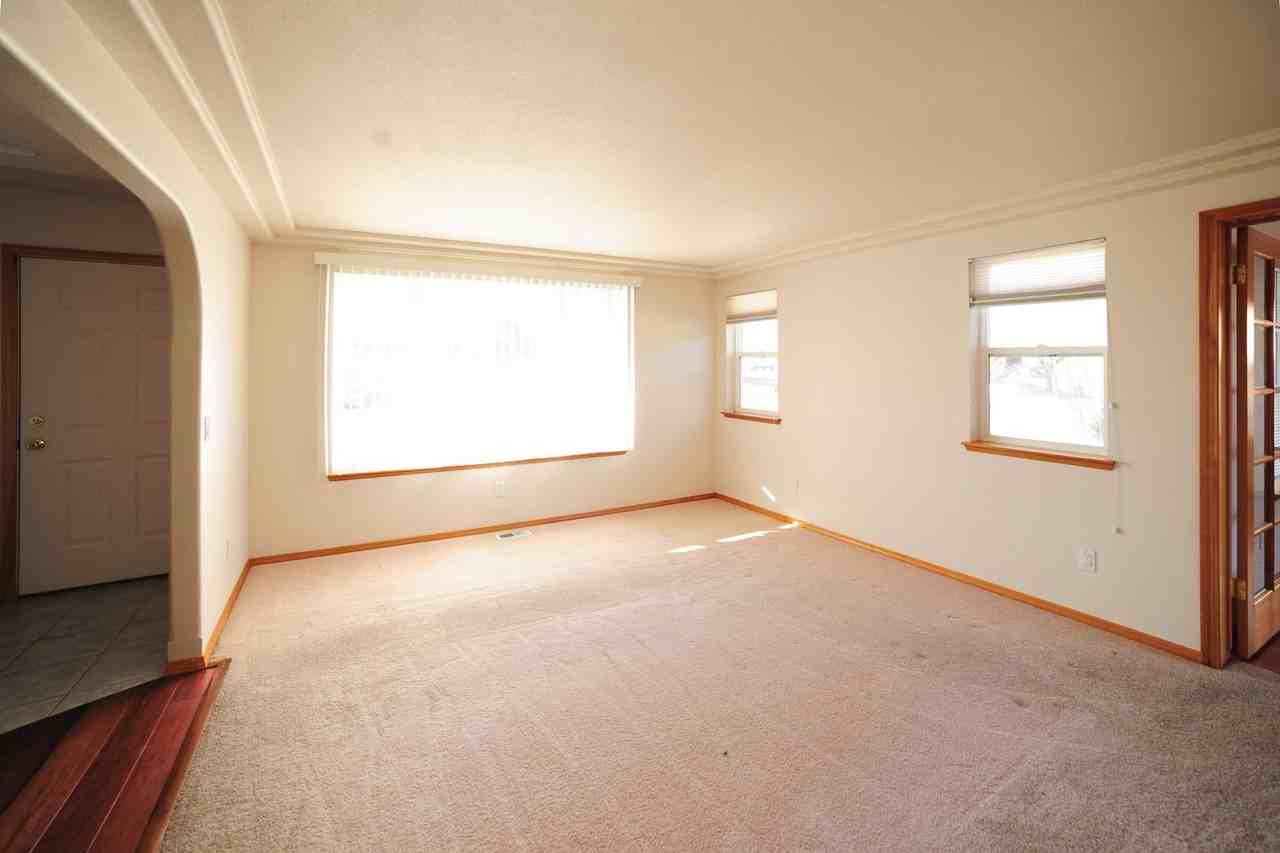 1572 Cimarron Ave - Photo 3 of 9