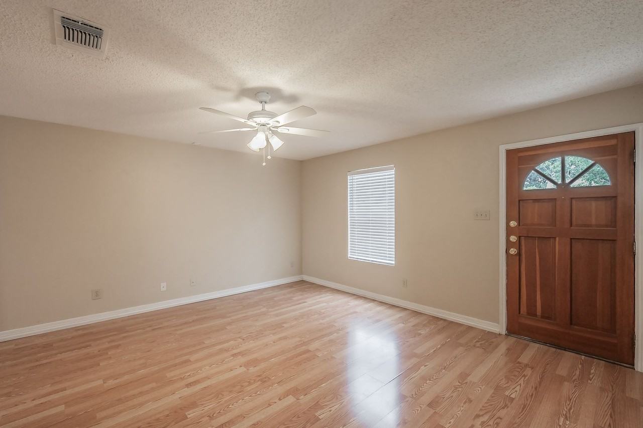 108 Prospector Ct - Photo 2 of 29