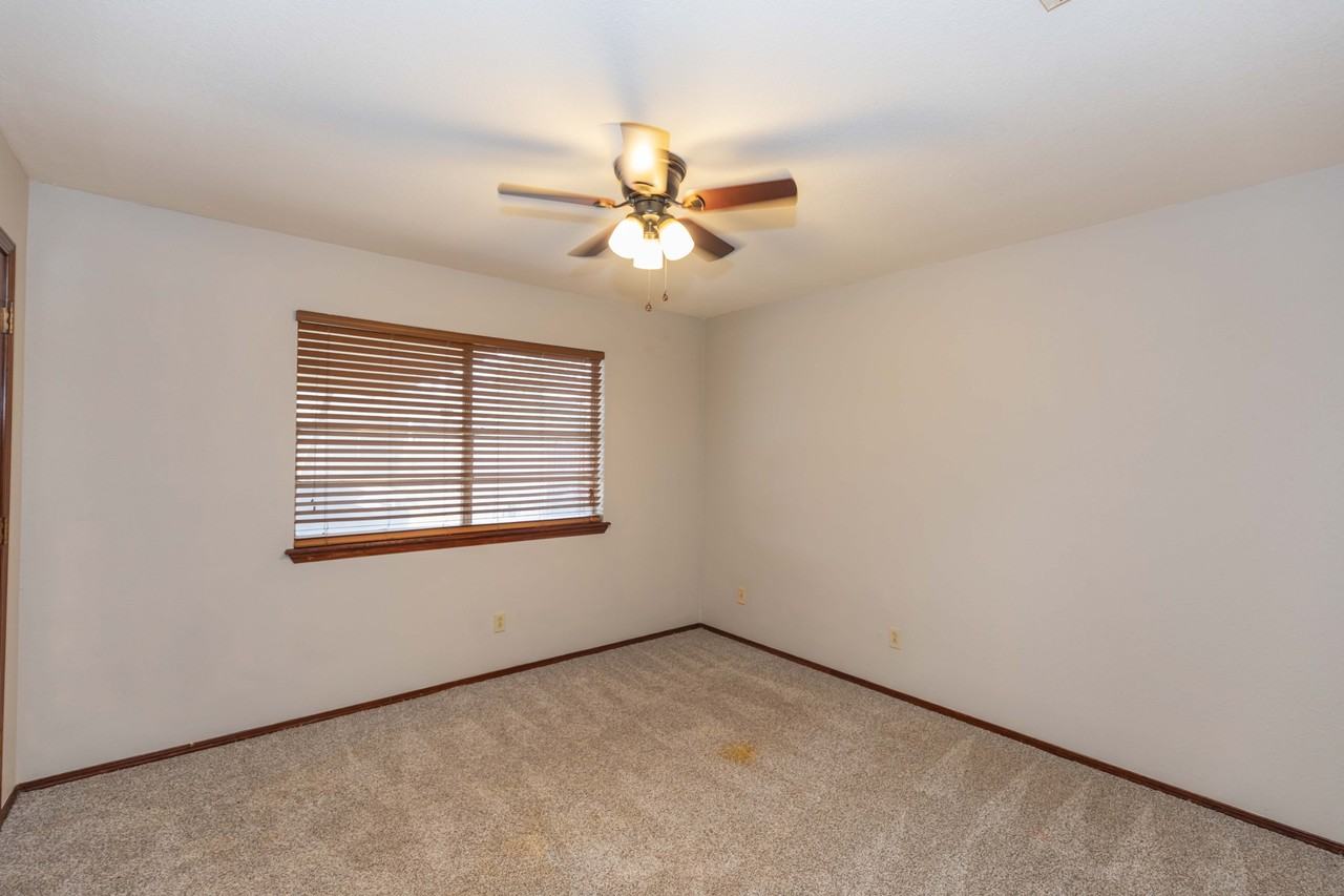 1624 Lockney St #A - Photo 6 of 11