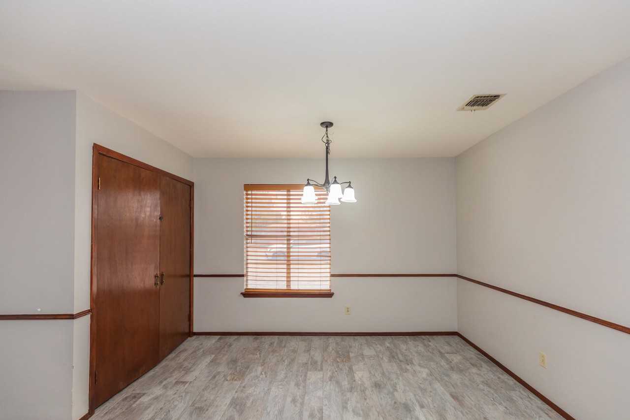 1624 Lockney St #A - Photo 7 of 11