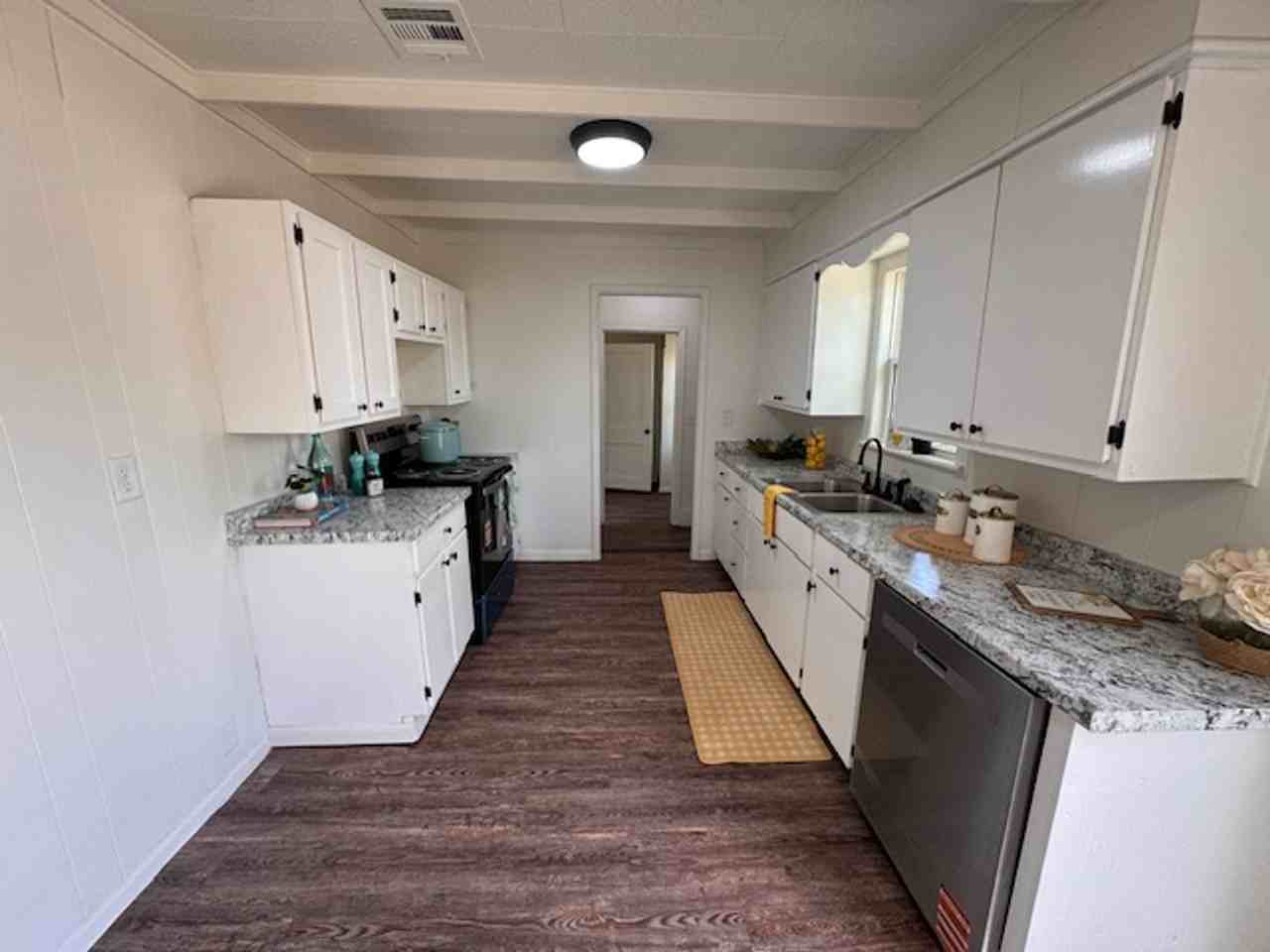 2917 Shirley Ln - Photo 2 of 15
