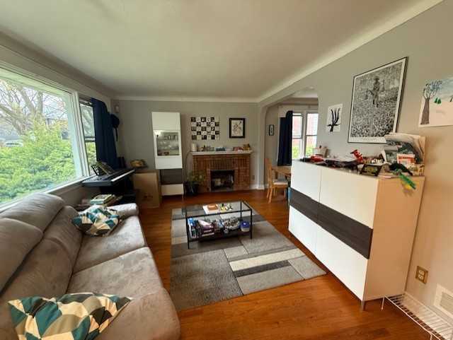 160 Mountbatten Avenue - Photo 4 of 16