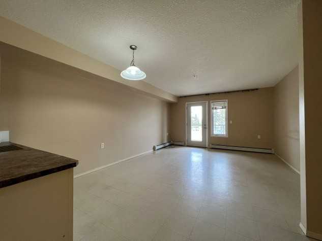 80A Kelloway Cres - Photo 4 of 11