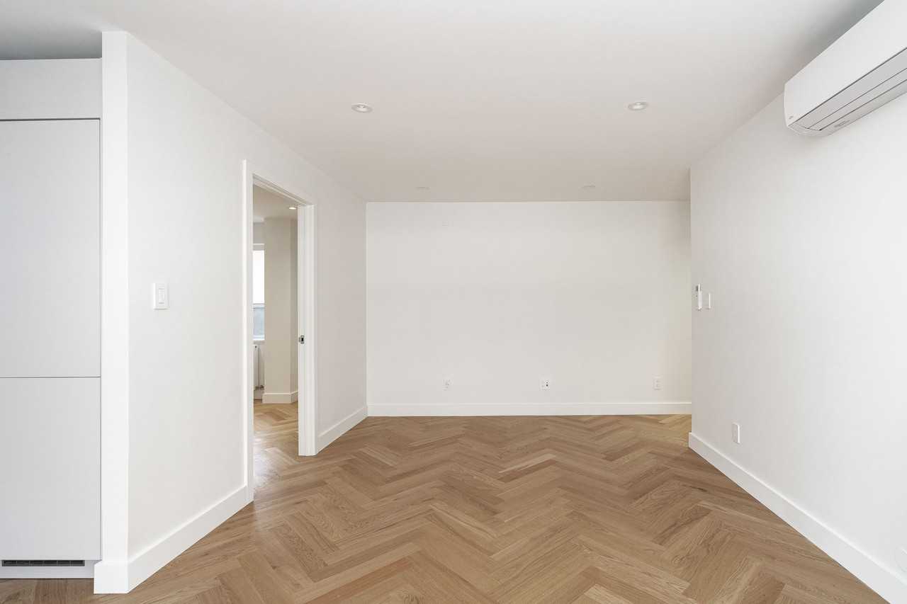 1510 Bathurst Street - Photo 5 of 13