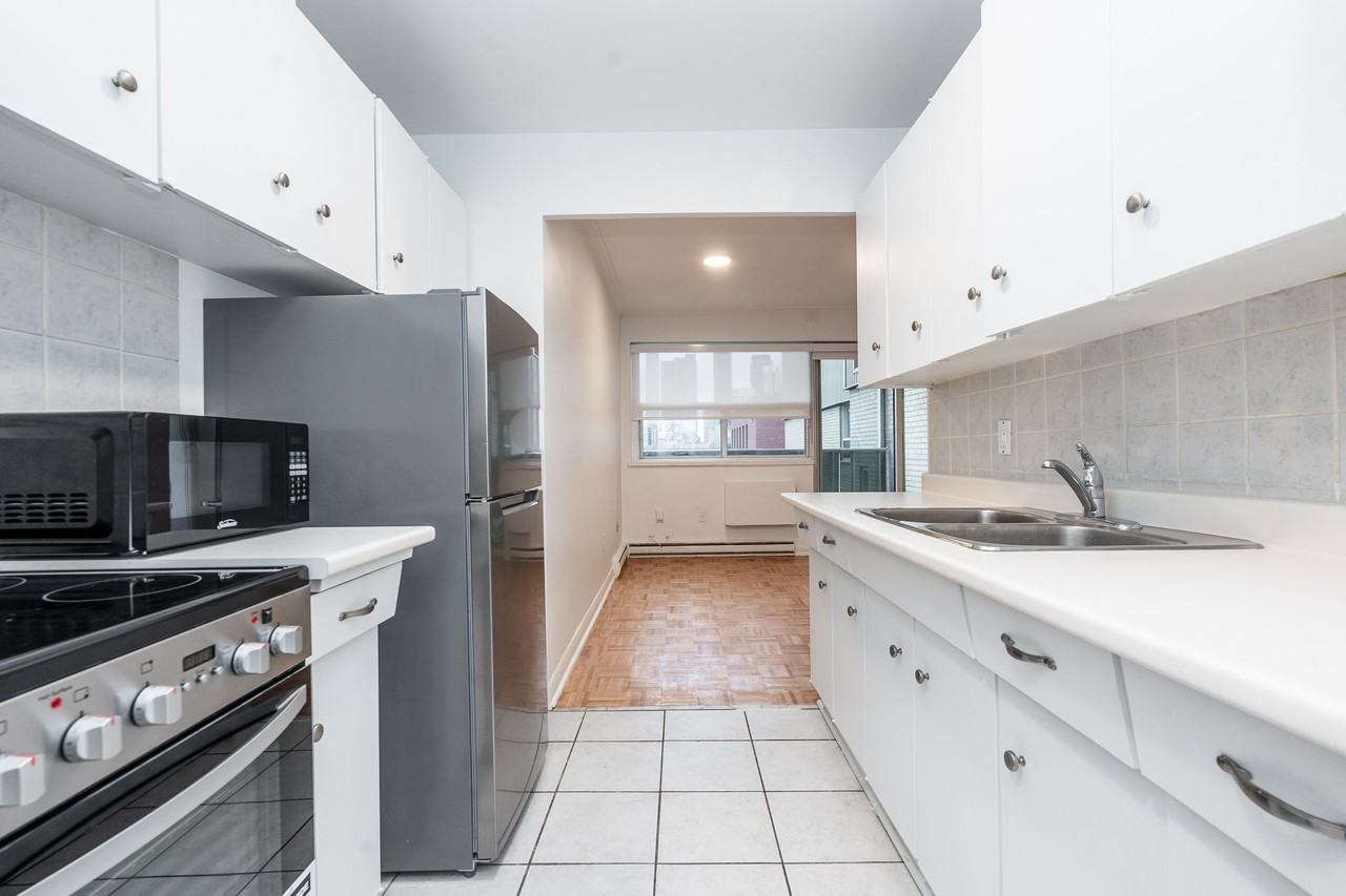365 Eglinton Avenue East - Photo 2 of 16