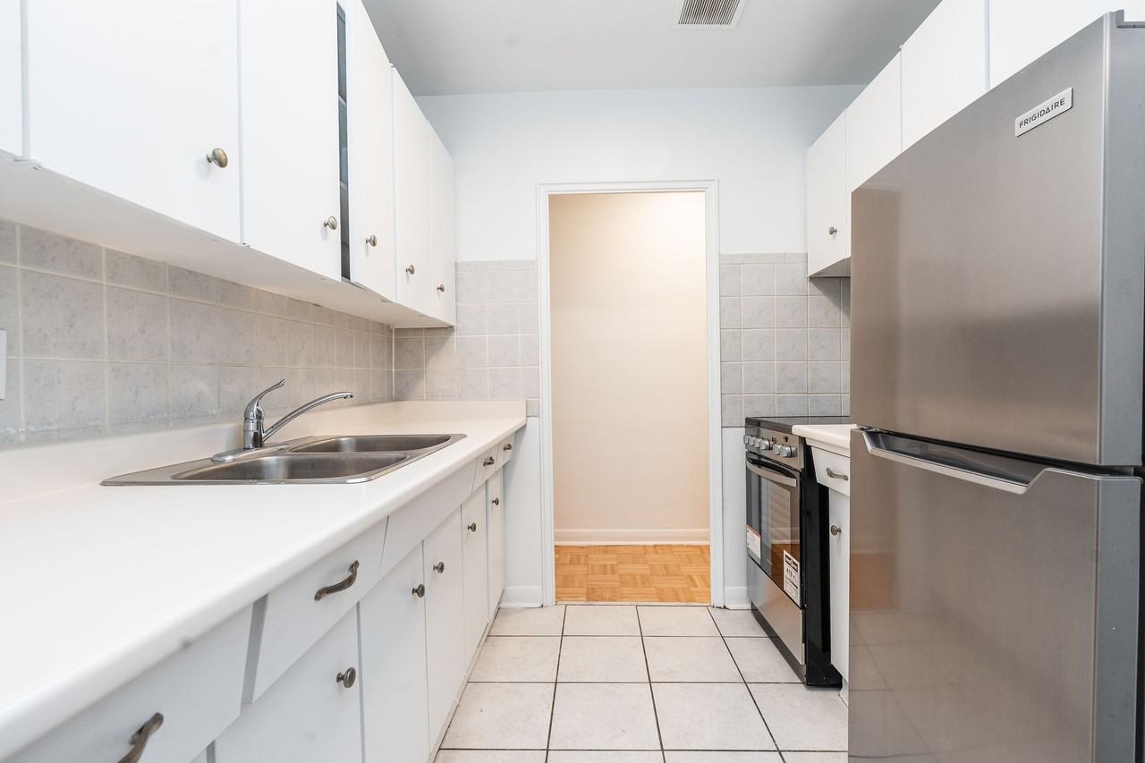 365 Eglinton Avenue East - Photo 3 of 16