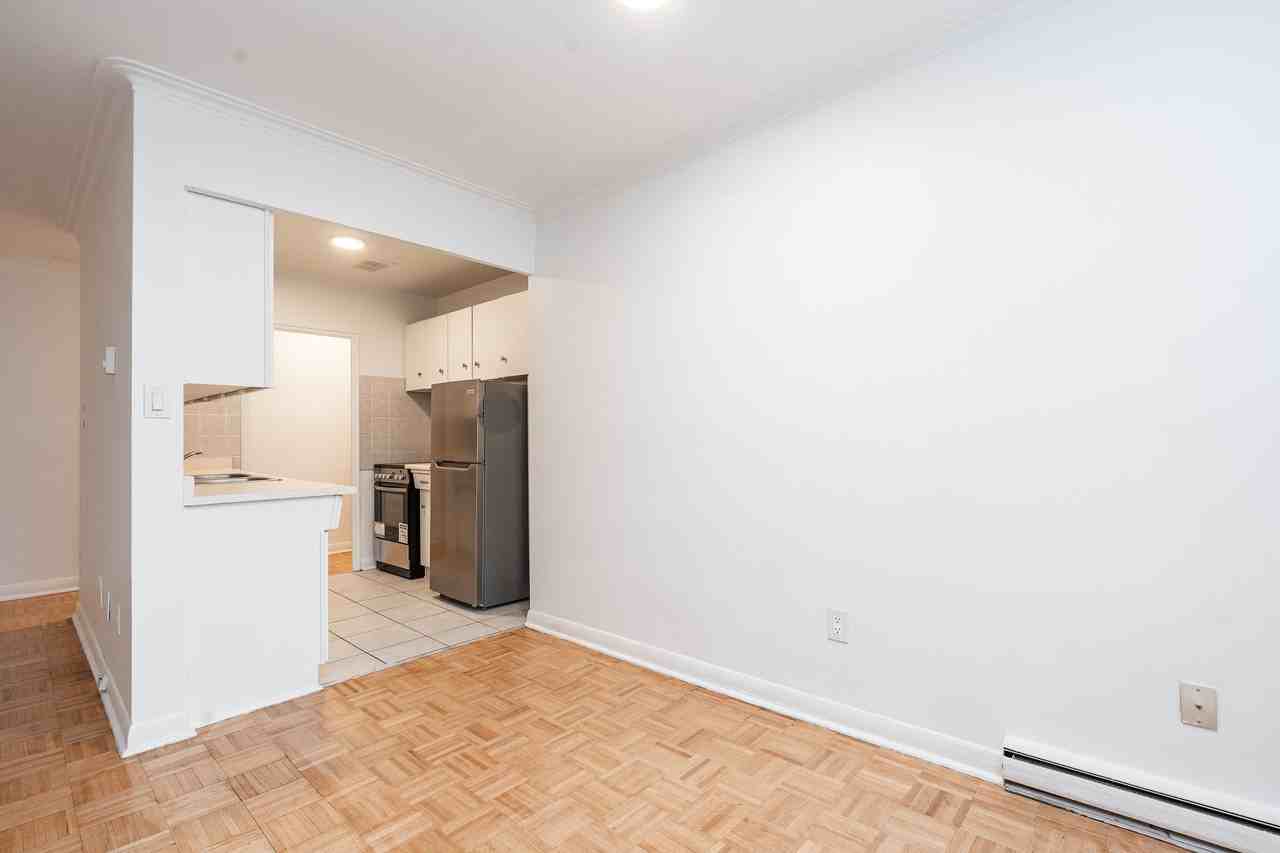 365 Eglinton Avenue East - Photo 4 of 16
