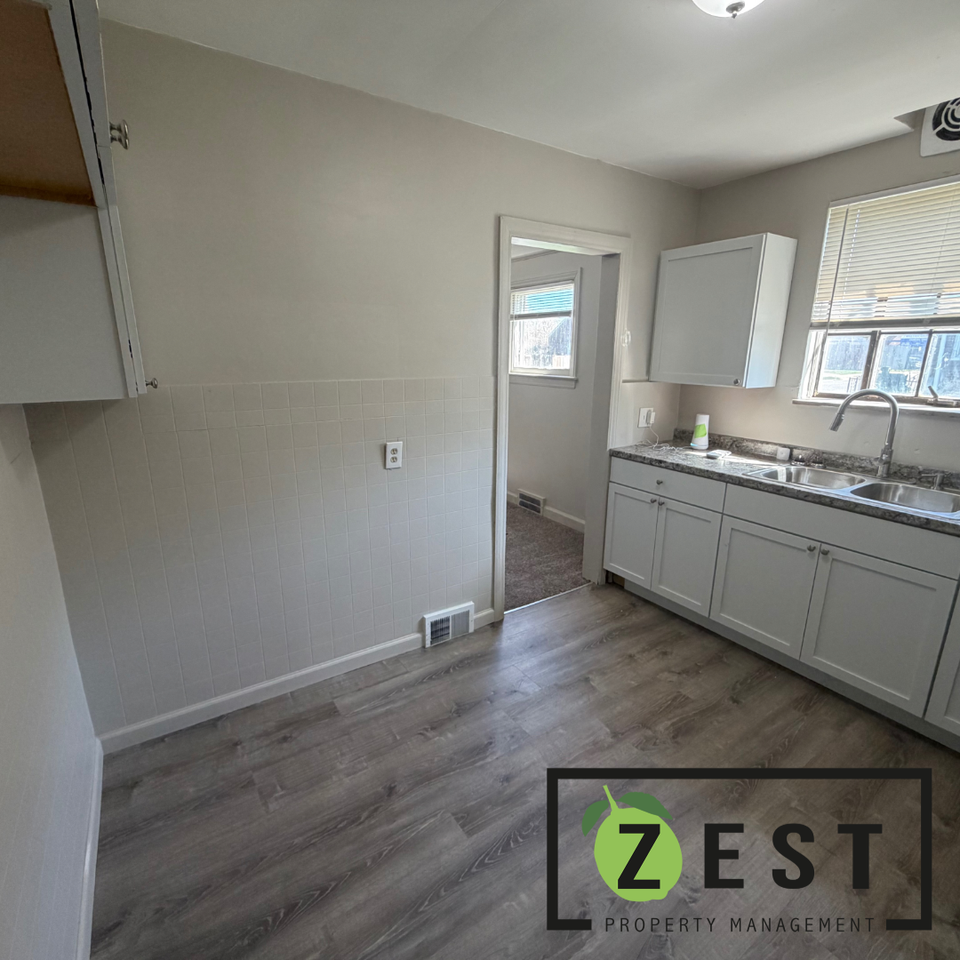 19171 Cliff St - Photo 2 of 13