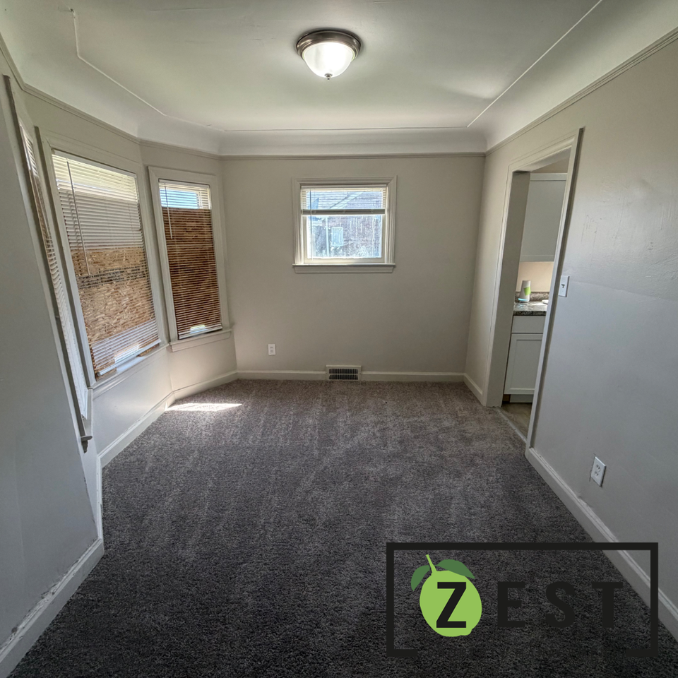 19171 Cliff St - Photo 3 of 13