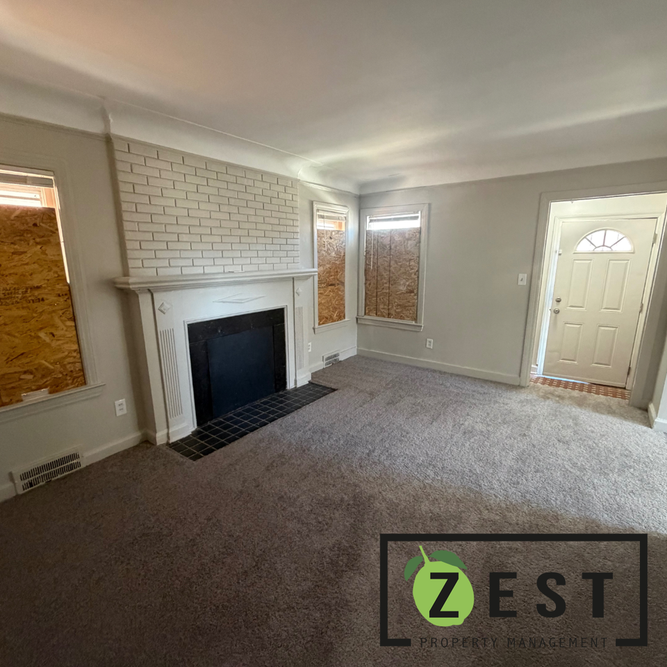 19171 Cliff St - Photo 4 of 13