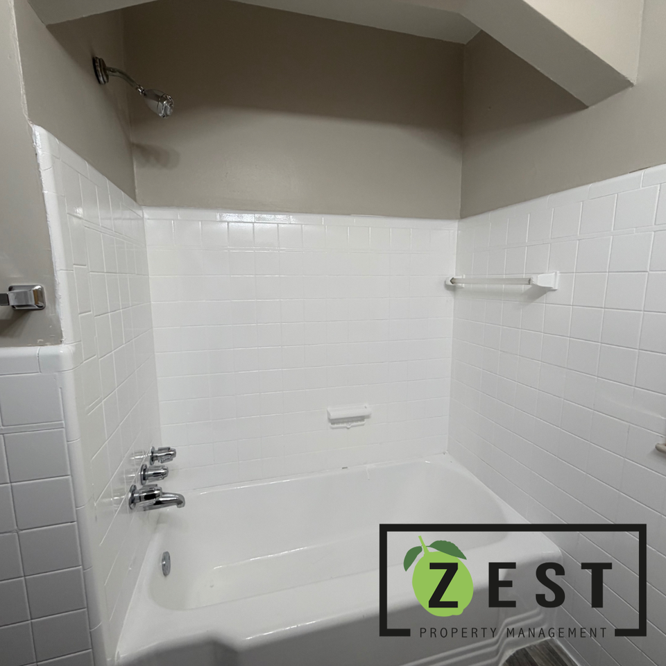 19171 Cliff St - Photo 6 of 13