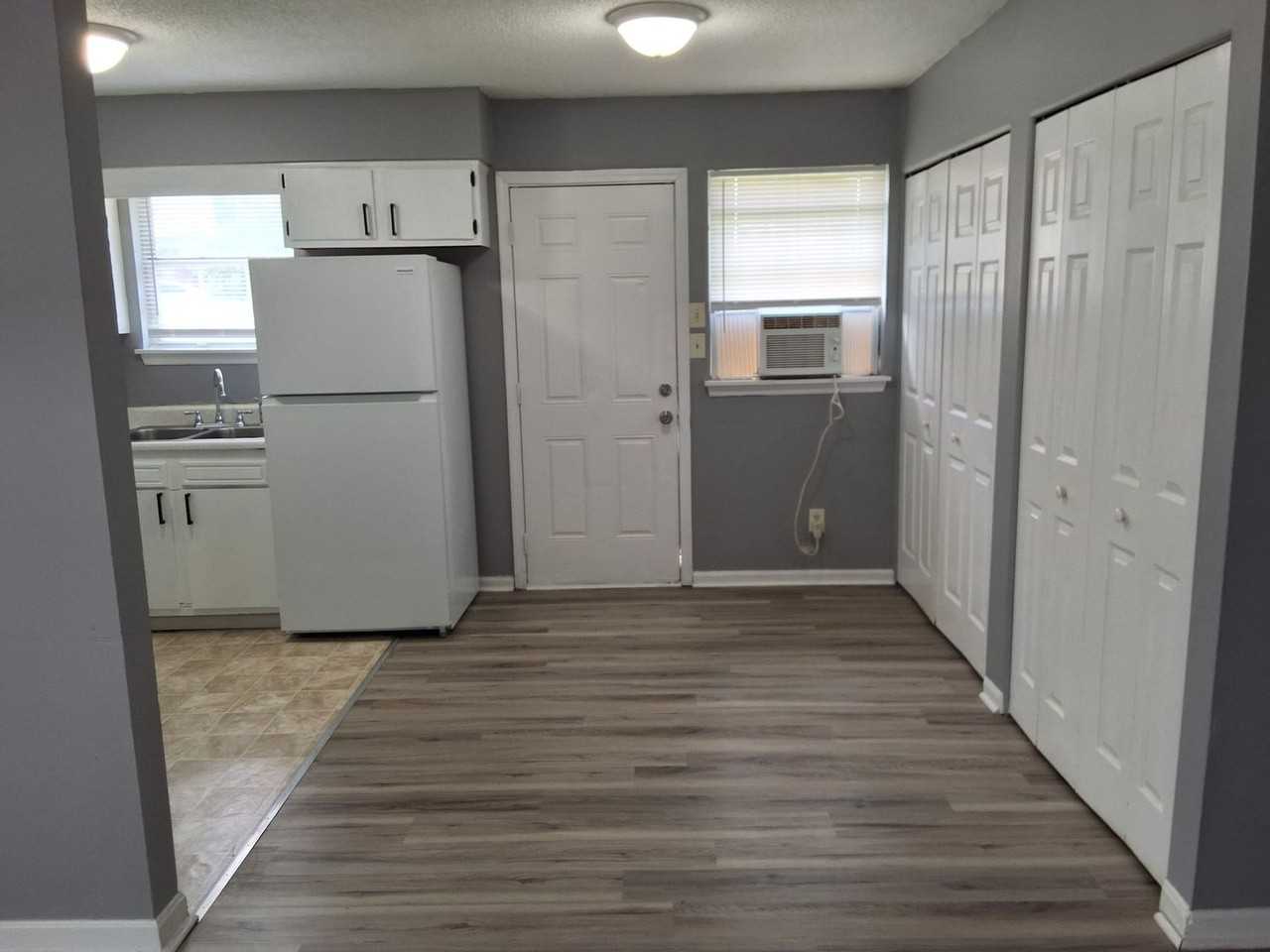 205 Diecks Dr - Photo 5 of 15