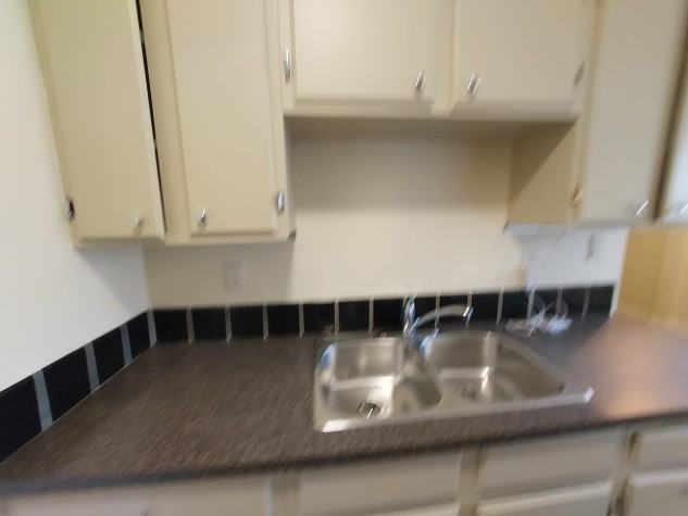 96 Holmes St - Photo 7 of 19