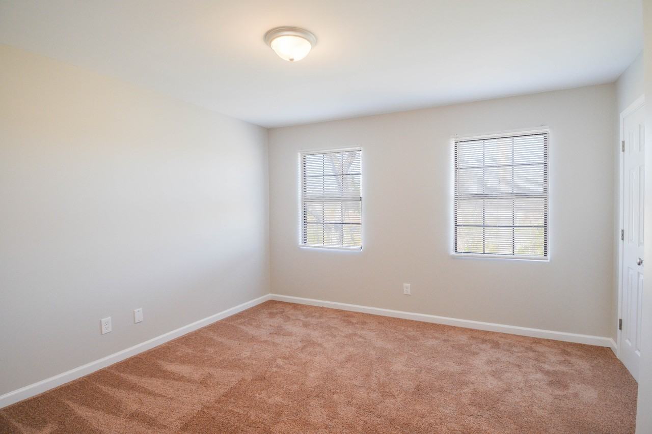 4902 E 11th St #4 - Photo 3 of 5