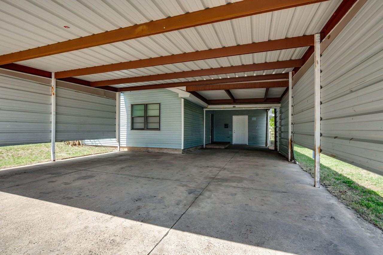 1005 Sw 63rd St - Photo 4 of 50