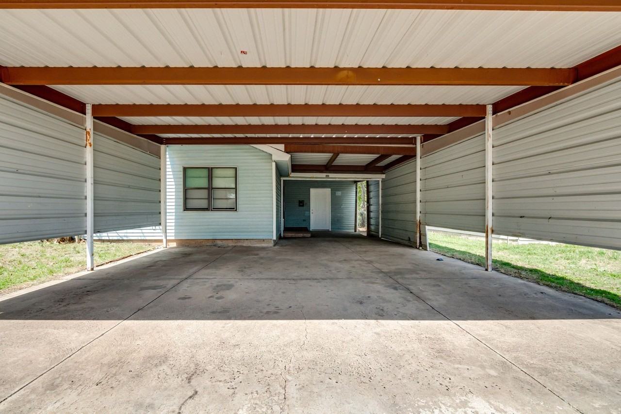 1005 Sw 63rd St - Photo 5 of 50