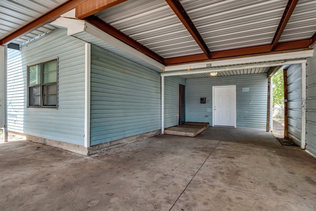 1005 Sw 63rd St - Photo 6 of 50