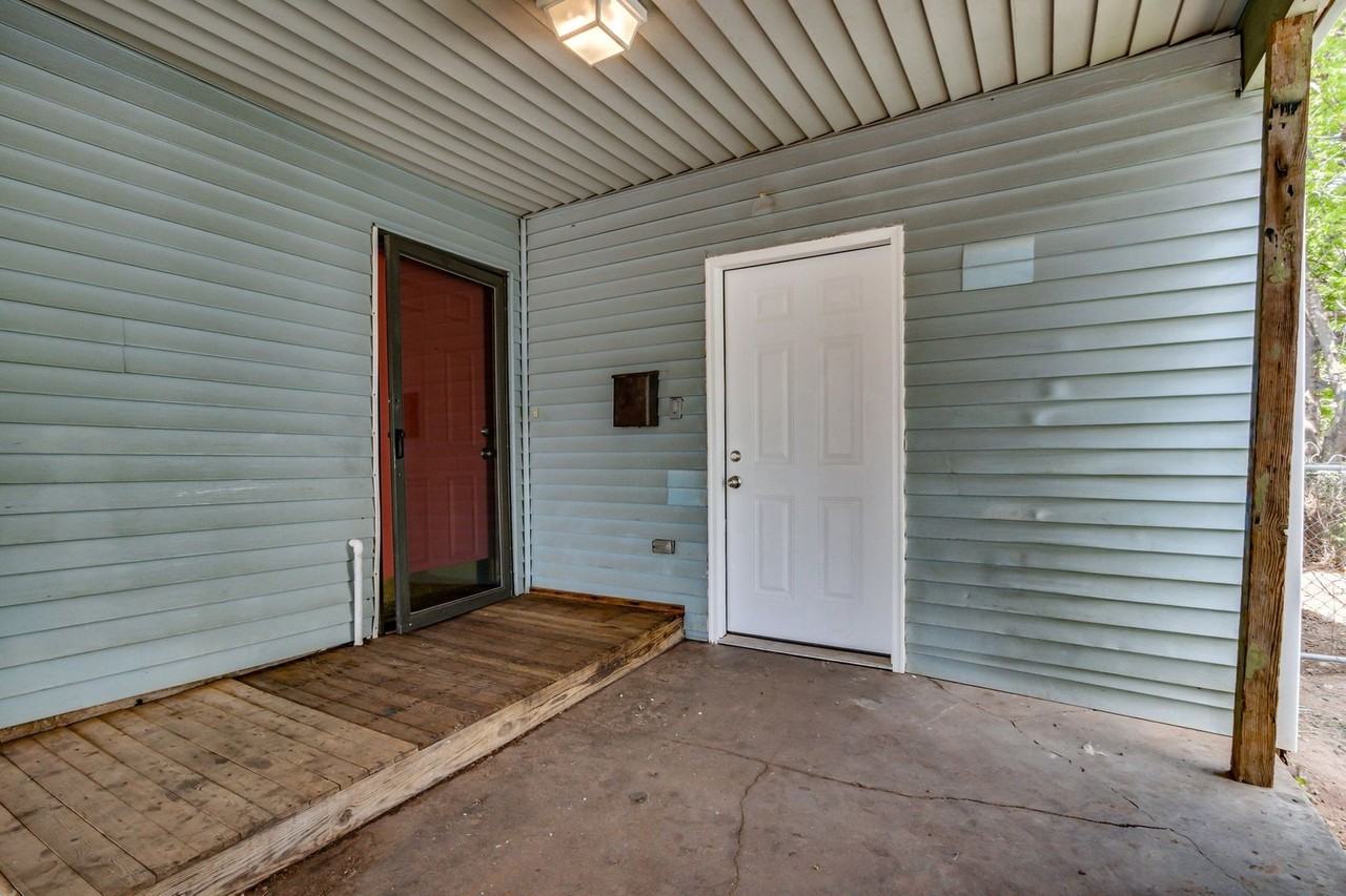 1005 Sw 63rd St - Photo 7 of 50