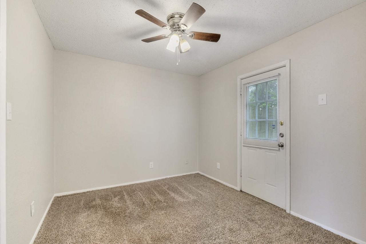1512 Broadmoor Drive - Photo 6 of 10