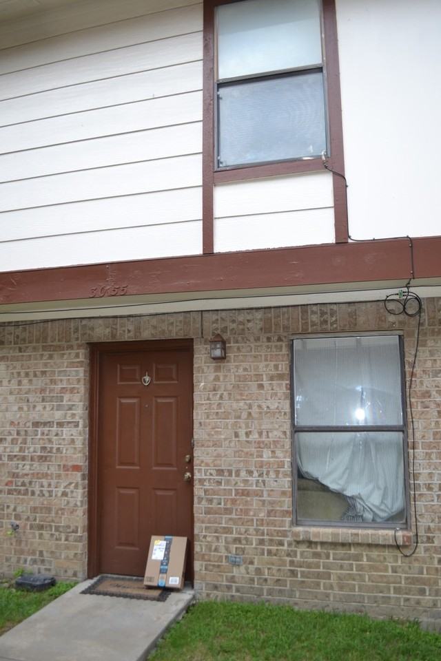3055 Olympia Dr - Photo 2 of 2