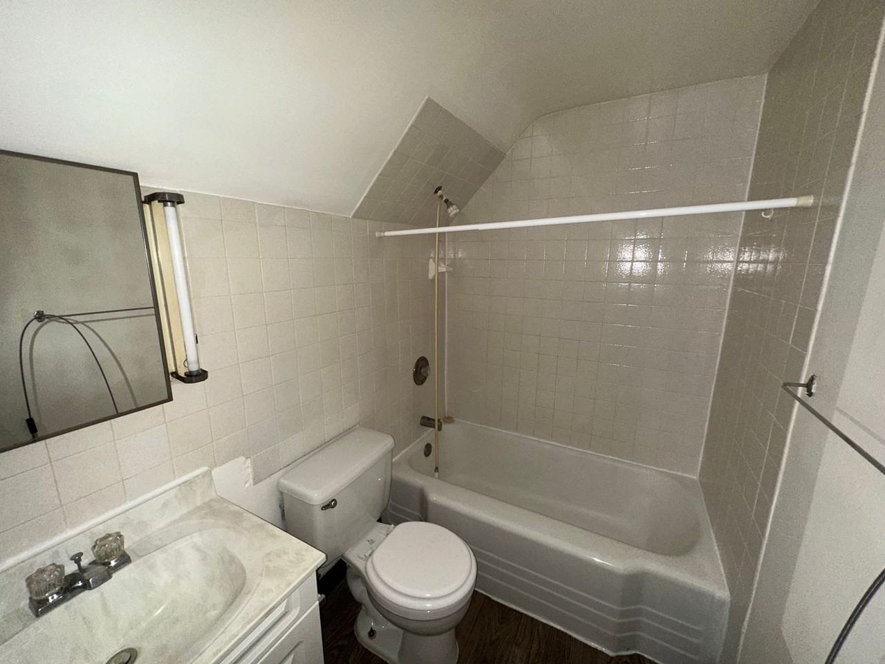 1320 Hackett St - Photo 3 of 8