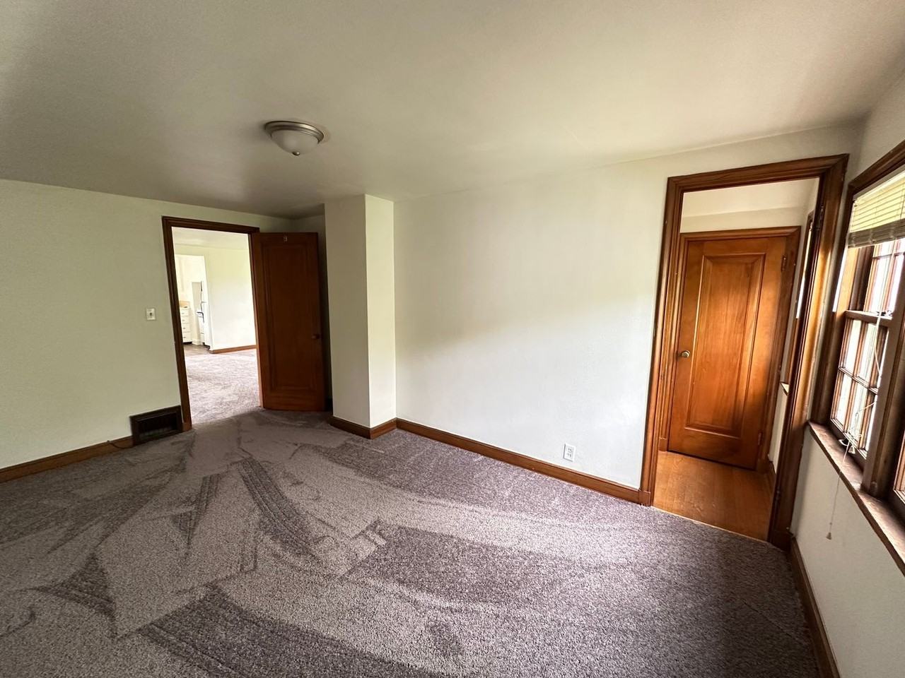1320 Hackett St - Photo 4 of 8