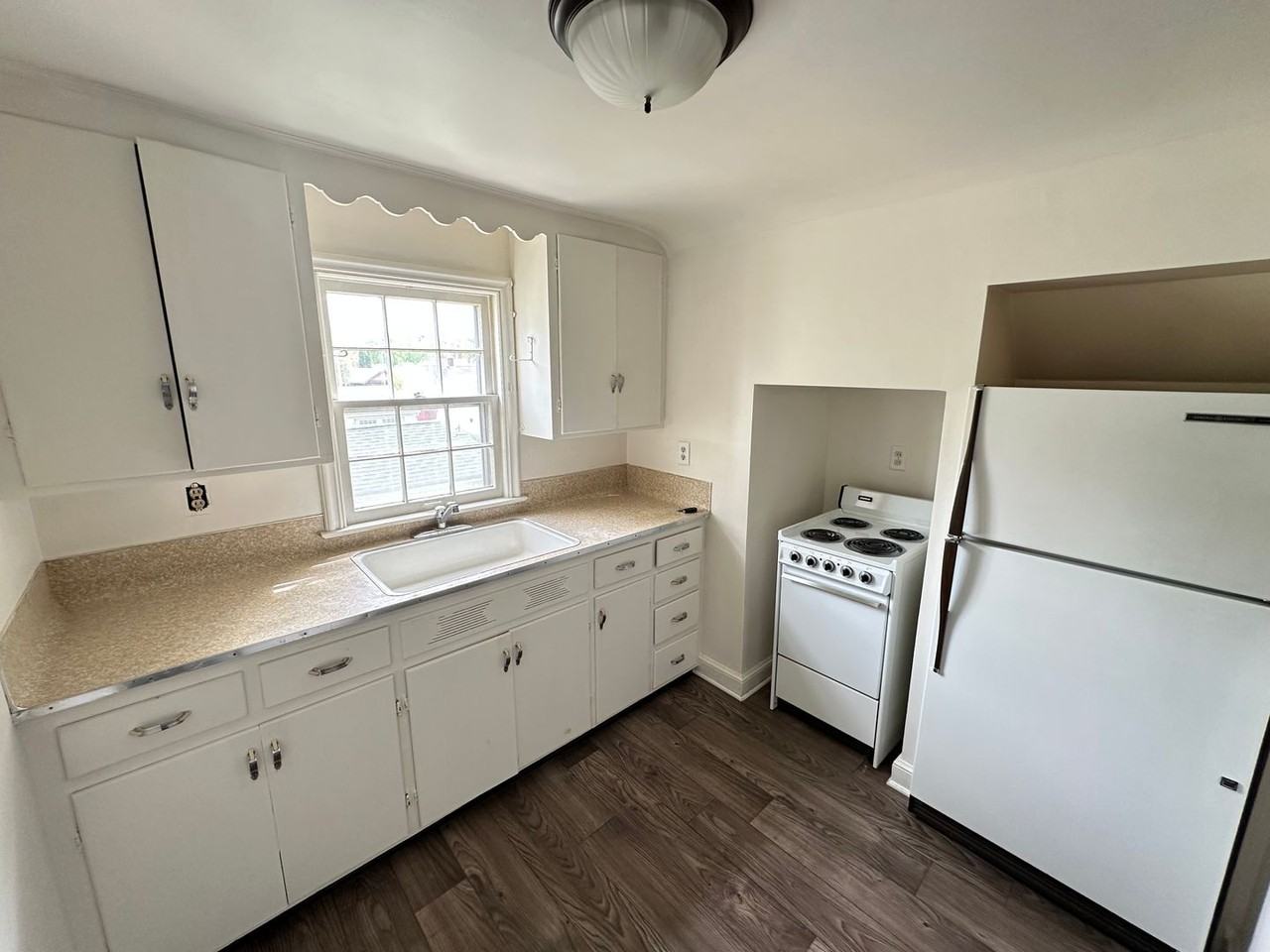 1320 Hackett St - Photo 7 of 8