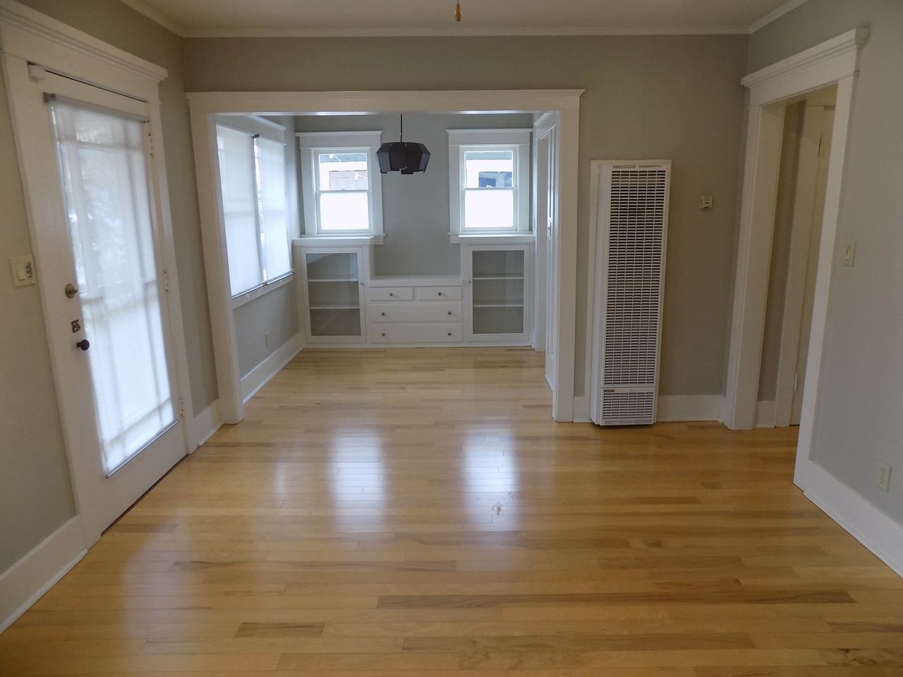 909 W University Ave - Photo 3 of 32
