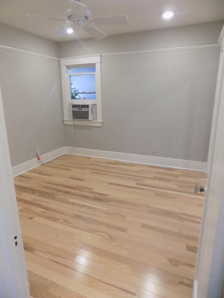 909 W University Ave - Photo 4 of 32